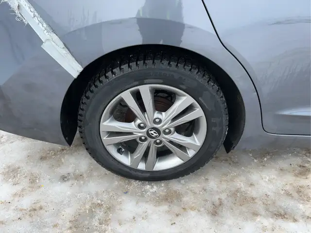 2017 HYUNDAI ELANTRA SE - Photo 9