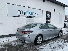 2022 Toyota Camry SE - Photo 3