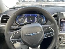 2023 Chrysler 300 Touring-L - Photo 13