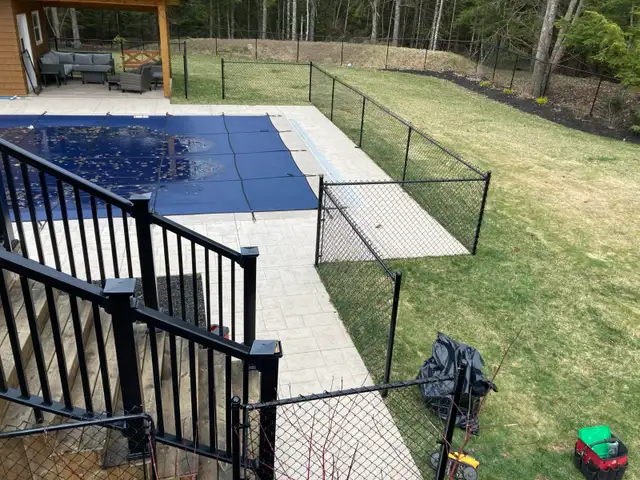 Chain link fence - Photo 3