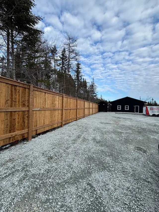 Chain link fence - Photo 9