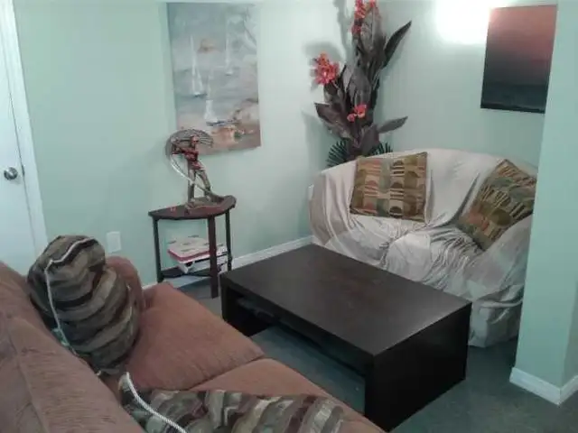 Brock #316 bus 2 min/walk to Glenridge av. non smoking MALE $550 - Photo 6