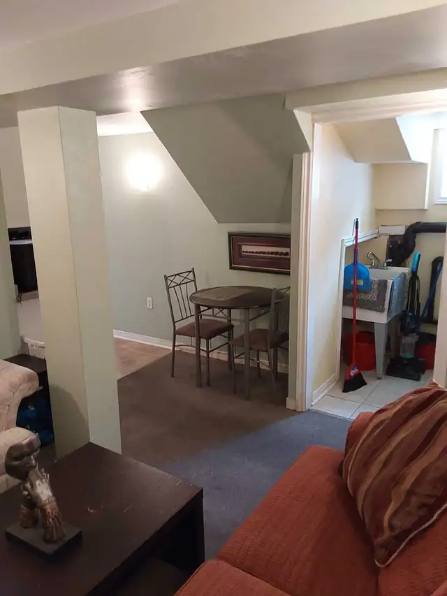 Brock #316 bus 2 min/walk to Glenridge av. non smoking MALE $550 - Photo 8