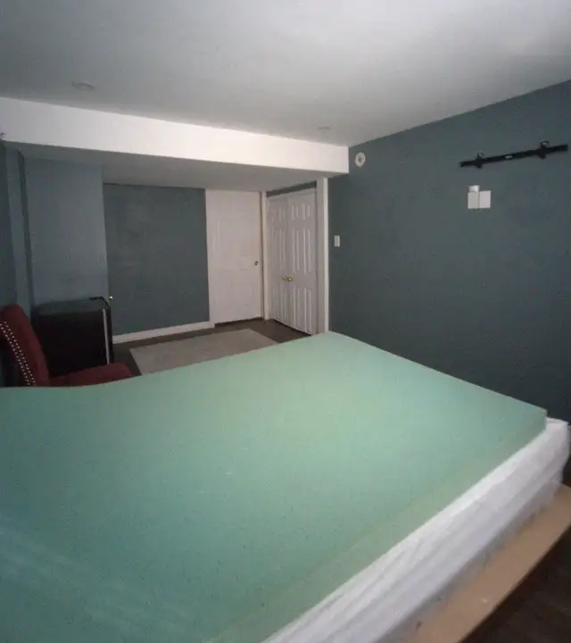 Couples Private Bedroom   Single Room   Private Exit Apartment - Photo 2