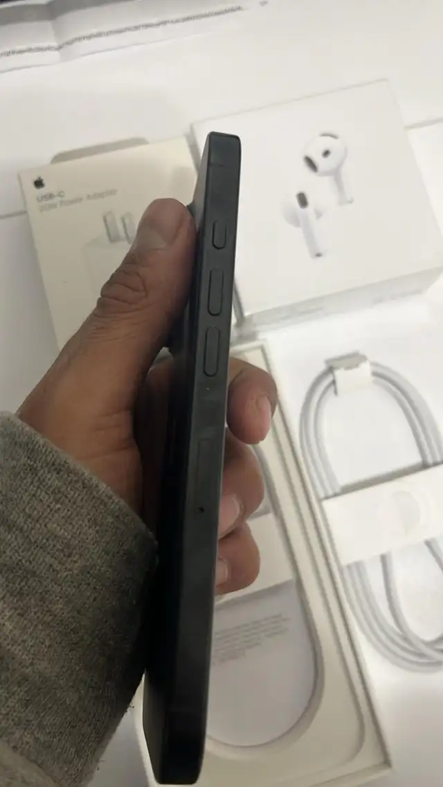 iPhone 16 Pro 128gb 99% battery Airpods/Fast Charger/Delivery - Photo 2