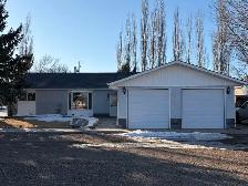 Large House, shop and big yard for sale in Etzikom