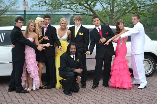 LIMOUSINE LIMOS  TORONTO PARTY BUS WEDDING BIRTHDAY CITY TOUR - Photo 3