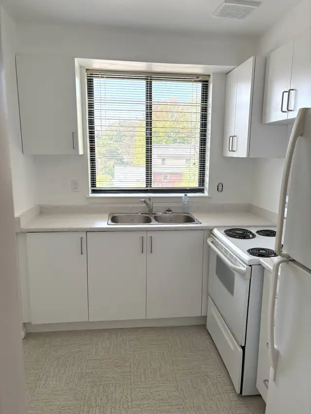 EXCLUSIVE!  ALL-INCLUSIVE 1 BEDROOM APARTMENT FOR RENT WHITBY. - Photo 6