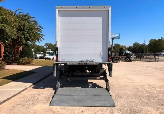 Small Moves Man With Van Truck Moving Delivery Services Pallet - Photo 3