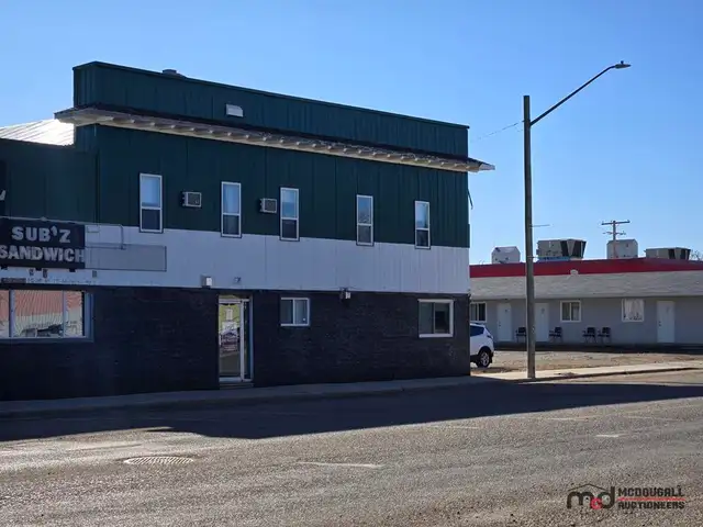 Real Estate Auction: Kings Hotel - Shaunavon, SK - Photo 2