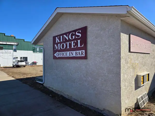 Real Estate Auction: Kings Hotel - Shaunavon, SK - Photo 10