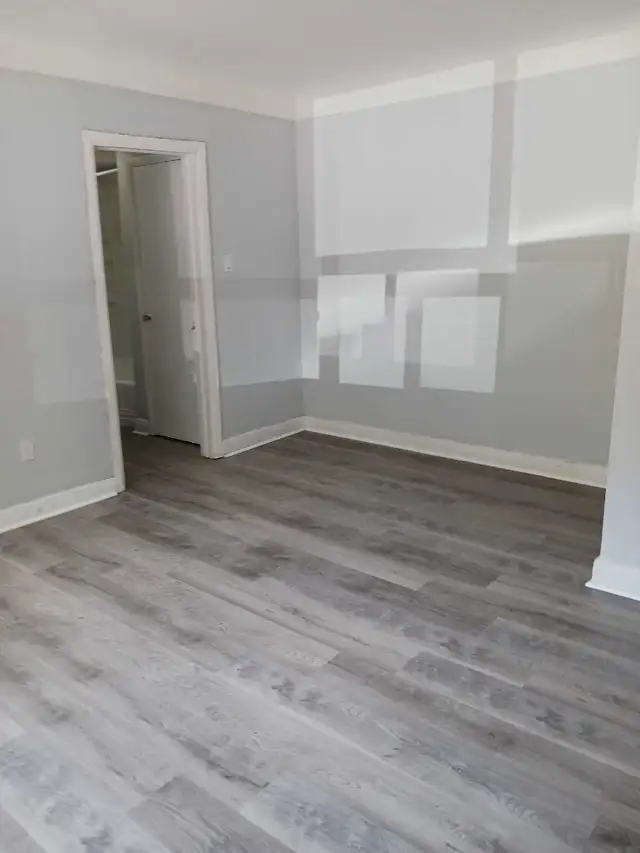 LARGE BRIGHT BACHELOR APRIL 1st. - Photo 3