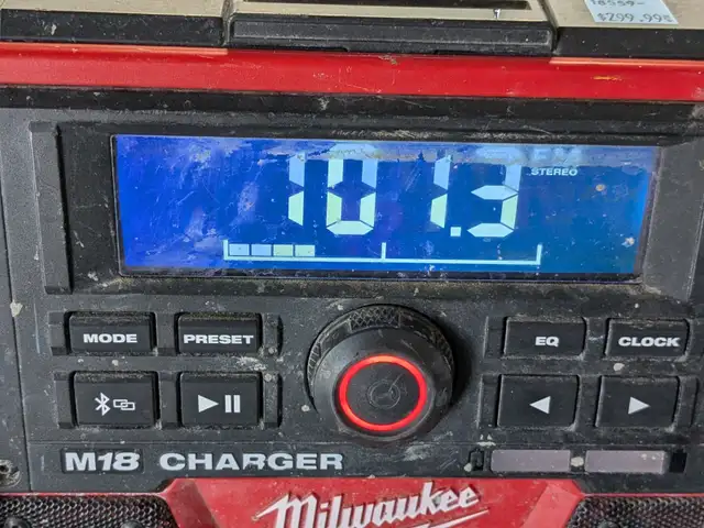 Milwaukee 2792-20 Jobsite Bluetooth Radio (#18559) - Photo 2