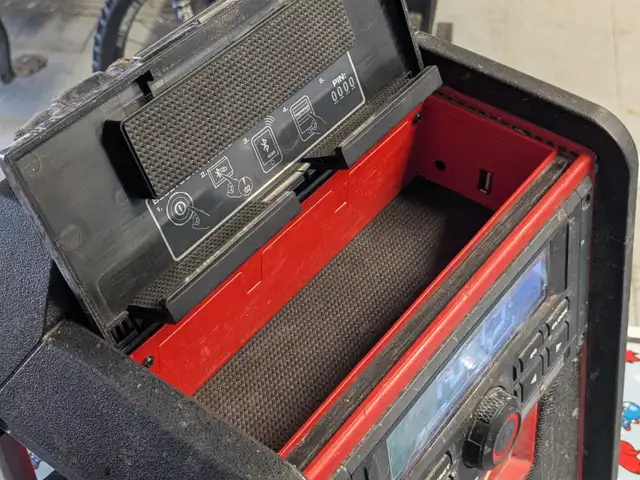 Milwaukee 2792-20 Jobsite Bluetooth Radio (#18559) - Photo 3