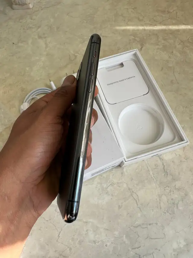 iPhone 11 pro 128GB AirPods/Charger Bundle/Delivery - Photo 2