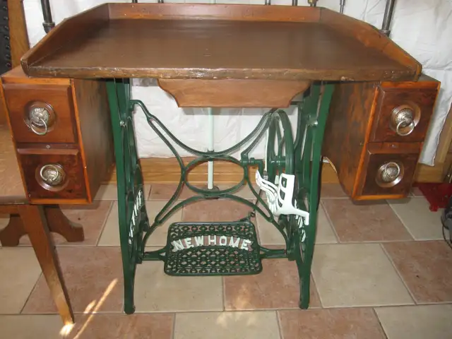 CUSTOM NEW HOME STEAMPUNK SEWING MACHINE DESK W/LIGHT & POWER - Photo 2