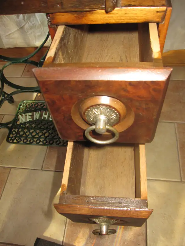 CUSTOM NEW HOME STEAMPUNK SEWING MACHINE DESK W/LIGHT & POWER - Photo 9