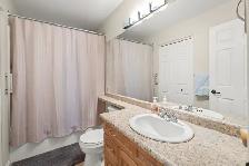 4bdrm 3.5bthrm home w/ $30,000  in builder upgrades! - Photo 8