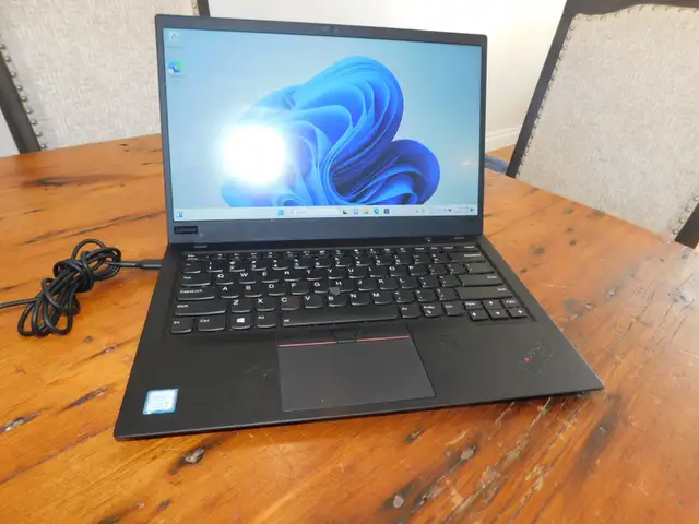 Lenovo ThinkPad X1 Carbon  14' Quad CORE i5 128GB NVME 8GB WIN11