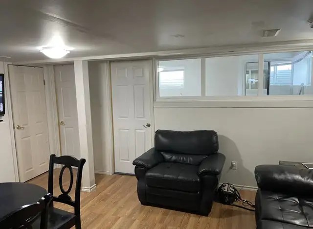 2 Bdrm basement apartment all inclusive - Photo 3