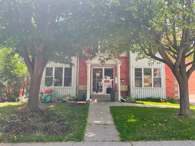 1 bedroom apartment next to Oshawa centre.