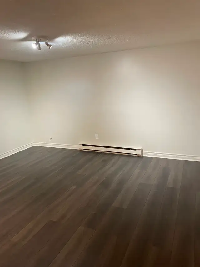 1 bedroom apartment next to Oshawa centre. - Photo 3