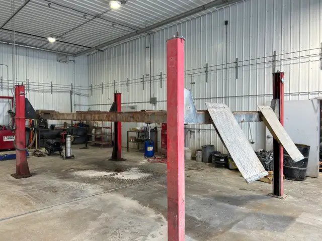 Car/Truck 4 post hoist Automotive - Photo 4