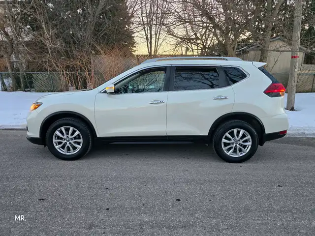 2017 Nissan Rogue SL AWD Heated Sates ,Remote Start, Reverse Cam