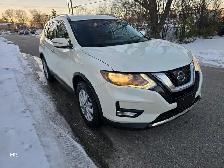 2017 Nissan Rogue SL AWD Heated Sates ,Remote Start, Reverse Cam - Photo 4