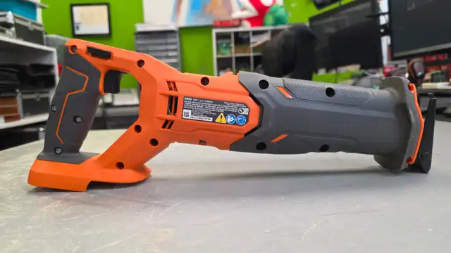 RIDGID 18V Lithium-Ion Cordless Reciprocating Saw - Photo 2