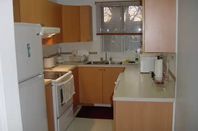 Room with private balcony near University - Photo 2