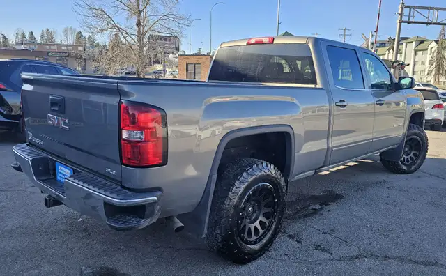 This Pickup powered by a Gasoline engine featuring 4WD/4-Wheel D - Photo 7