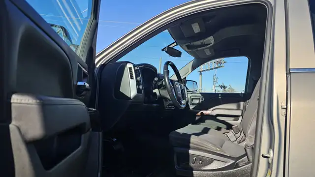 This Pickup powered by a Gasoline engine featuring 4WD/4-Wheel D - Photo 10