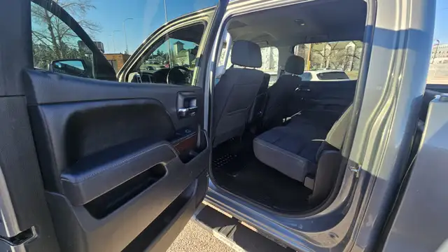 This Pickup powered by a Gasoline engine featuring 4WD/4-Wheel D - Photo 12