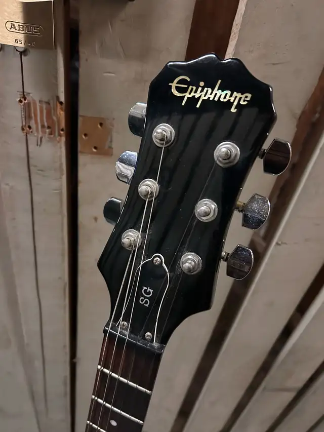 Epiphone SG, AMP, Stand, Belt and Bag - Photo 4