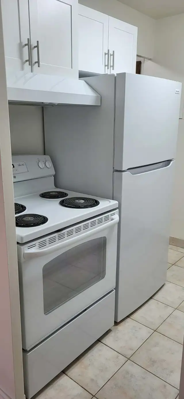 MAIN FLOOR BACHELOR APT with immediate occupancy