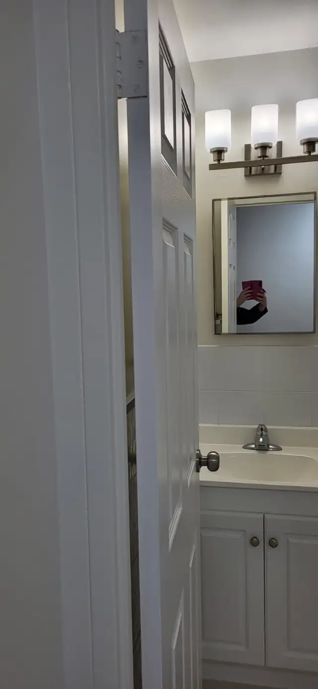 MAIN FLOOR BACHELOR APT with immediate occupancy - Photo 5