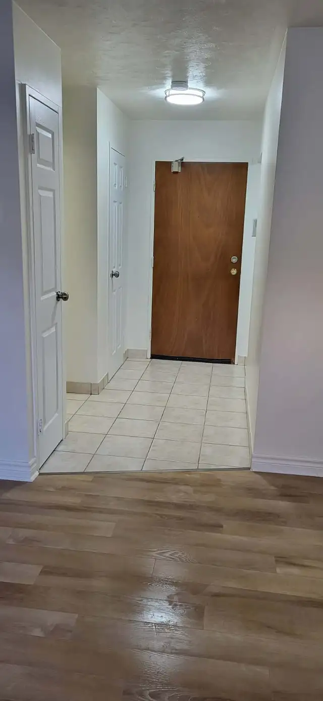 MAIN FLOOR BACHELOR APT with immediate occupancy - Photo 7