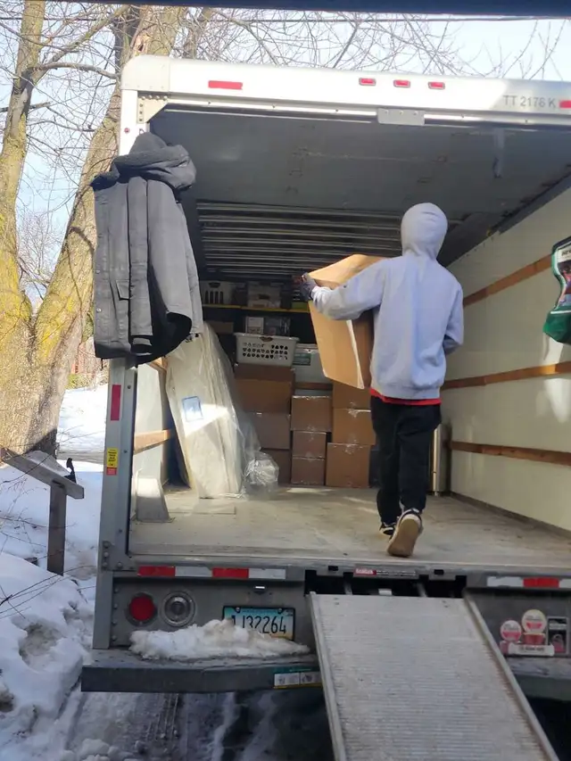 pickup and delivery - Photo 2
