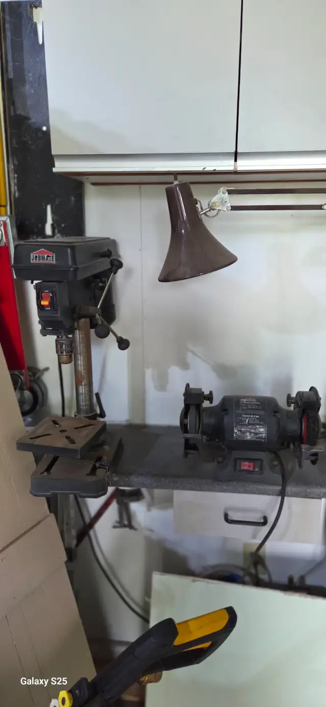 meule d'établi et perceuse