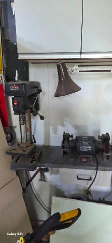 meule d'établi et perceuse