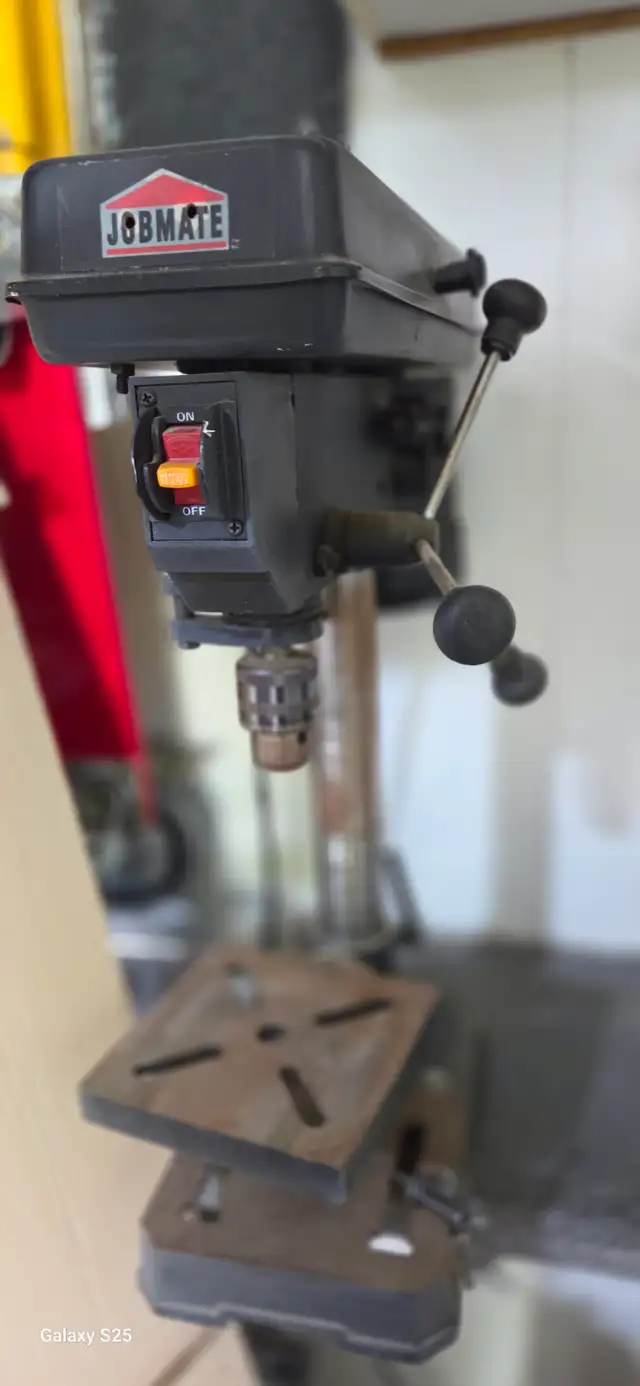 meule d'établi et perceuse - Photo 2