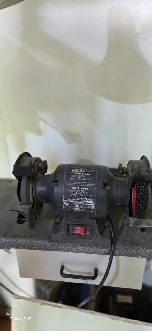 meule d'établi et perceuse - Photo 3