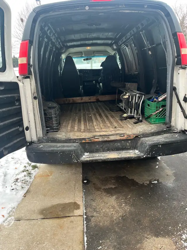 GMC Savana Cargo Van - Photo 5