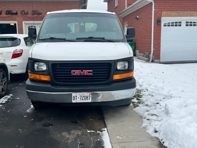 GMC Savana Cargo Van - Photo 8