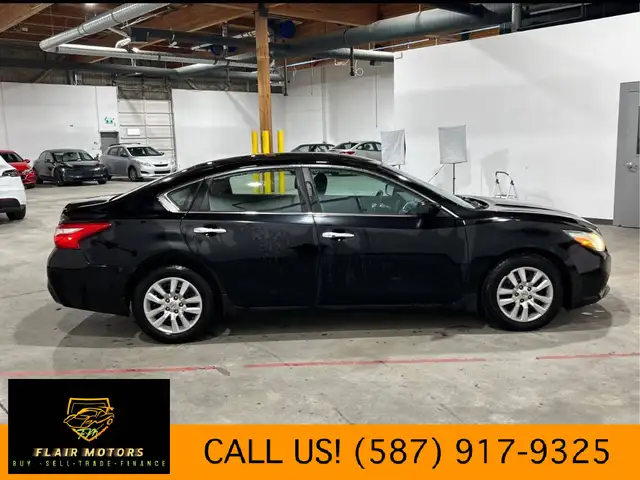 2016 Nissan Altima (No Accidents/ Clean history) - Photo 2