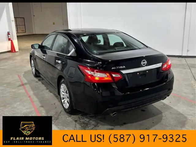 2016 Nissan Altima (No Accidents/ Clean history) - Photo 4