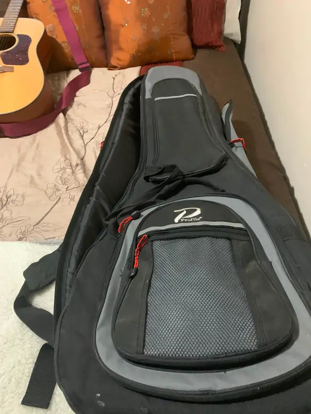 Guitar acoustic c/w premium padded case $175 OBO - Photo 3
