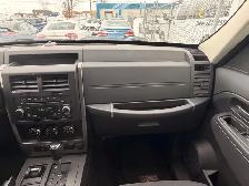 2010 Jeep Liberty Sport 4WD - Photo 11