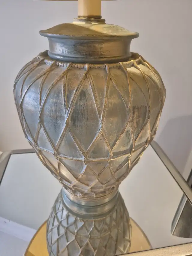 Large Table Lamp, from an Upscale Furniture Store. - Photo 5